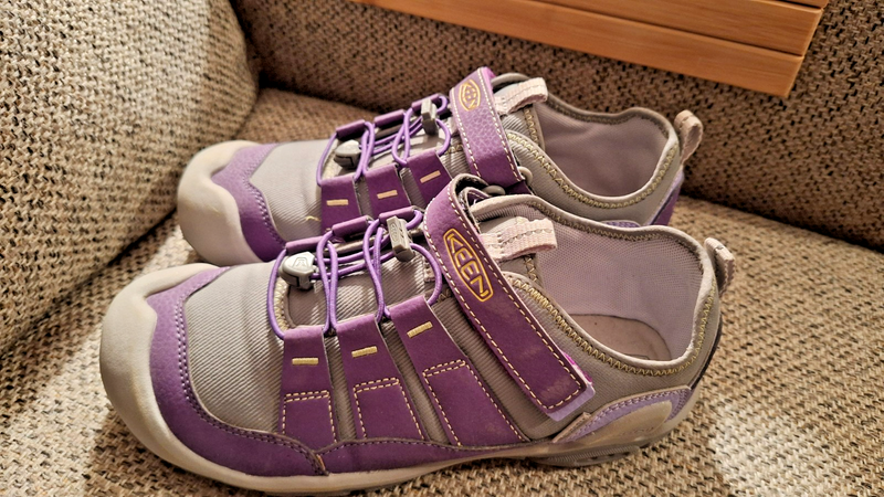 KEEN Knotch Hollow Big Girls Strappy Sneaker Purple & Grey Size 5