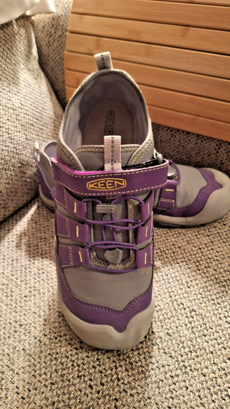 KEEN Knotch Hollow Big Girls Strappy Sneaker Purple & Grey Size 5