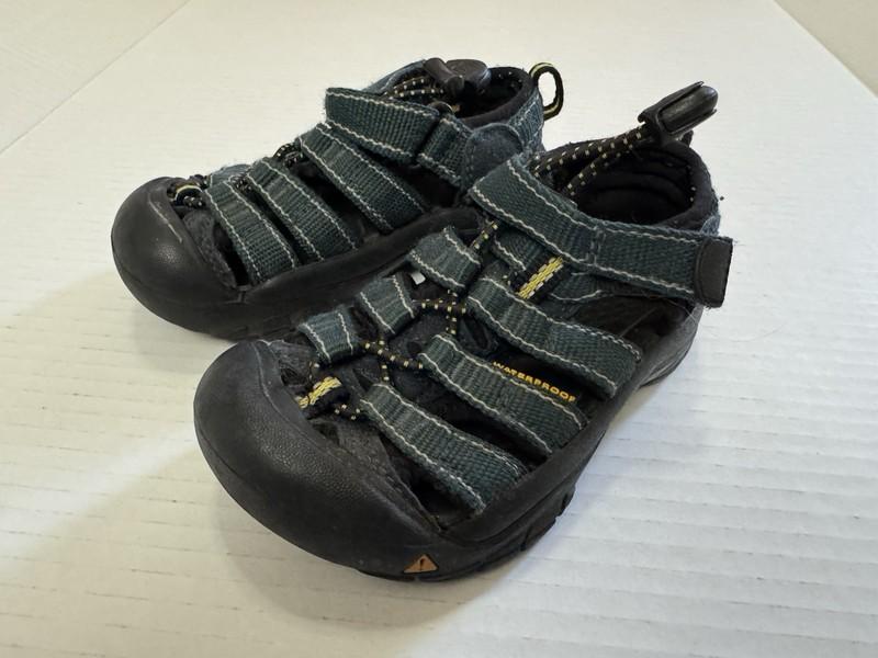 Keen Newport H2 Sport Sandals Boys Kids Size 8 Blue Waterproof Outdoor Shoes