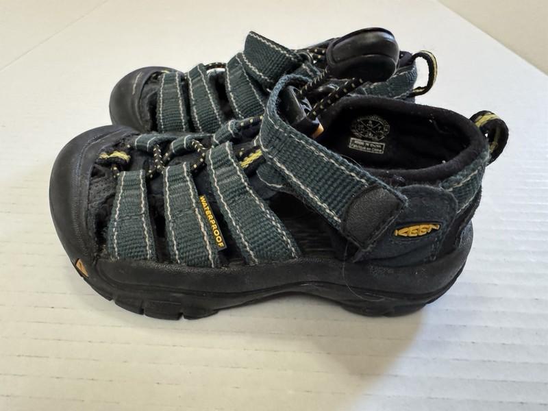 Keen Newport H2 Sport Sandals Boys Kids Size 8 Blue Waterproof Outdoor Shoes