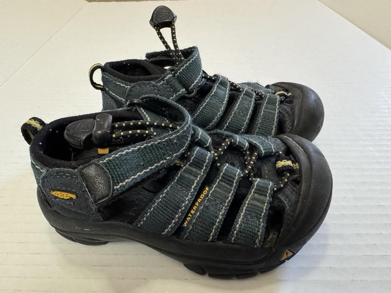 Keen Newport H2 Sport Sandals Boys Kids Size 8 Blue Waterproof Outdoor Shoes
