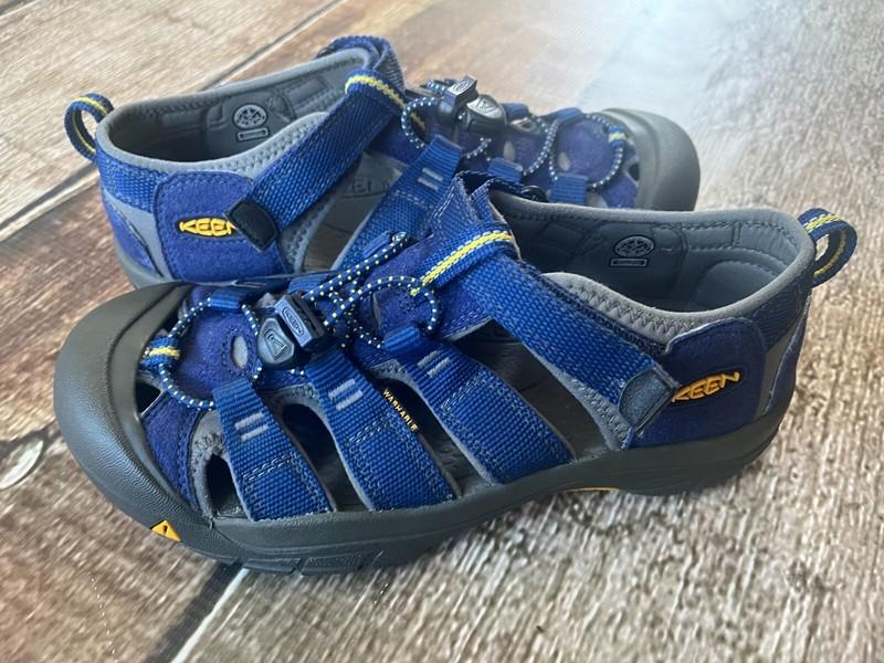 KEEN NEWPORT H2 STRAPPY SANDALS BLUE BOYS SIZE 5 EXCELLENT CONDITION
