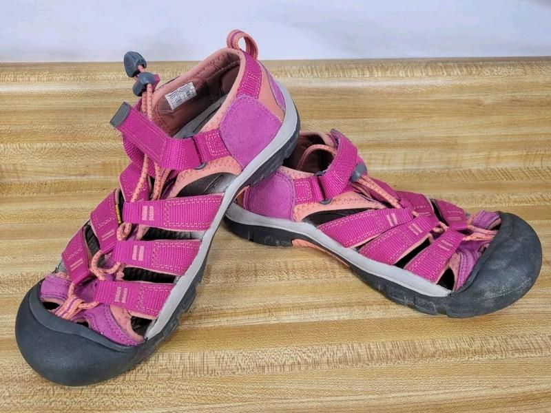 Keen Newport H2 Youth Size 4 Pink Outdoor Waterproof Washable Hiking Sandals