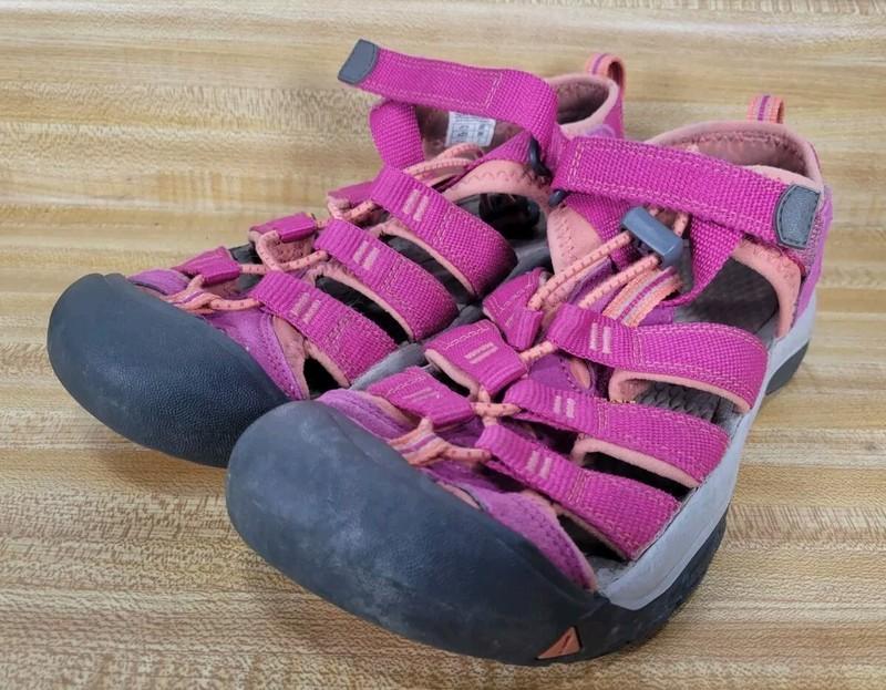 Keen Newport H2 Youth Size 4 Pink Outdoor Waterproof Washable Hiking Sandals