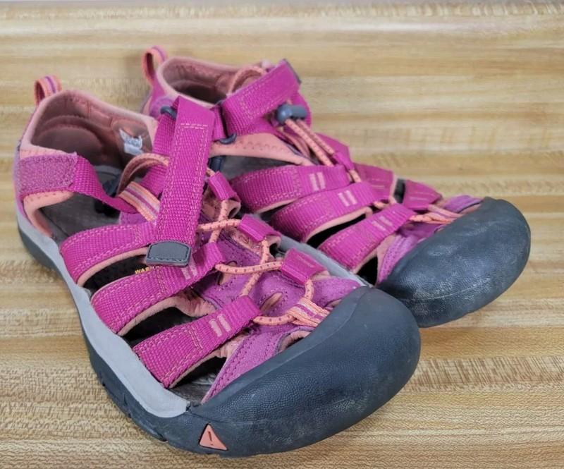 Keen Newport H2 Youth Size 4 Pink Outdoor Waterproof Washable Hiking Sandals