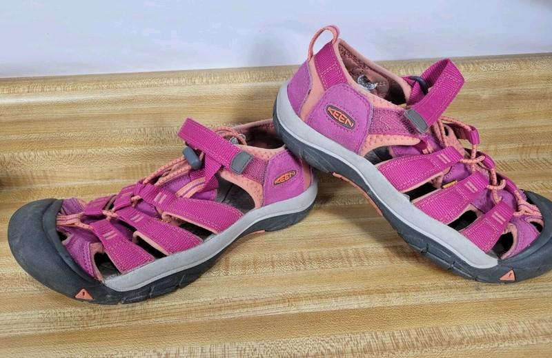 Keen Newport H2 Youth Size 4 Pink Outdoor Waterproof Washable Hiking Sandals