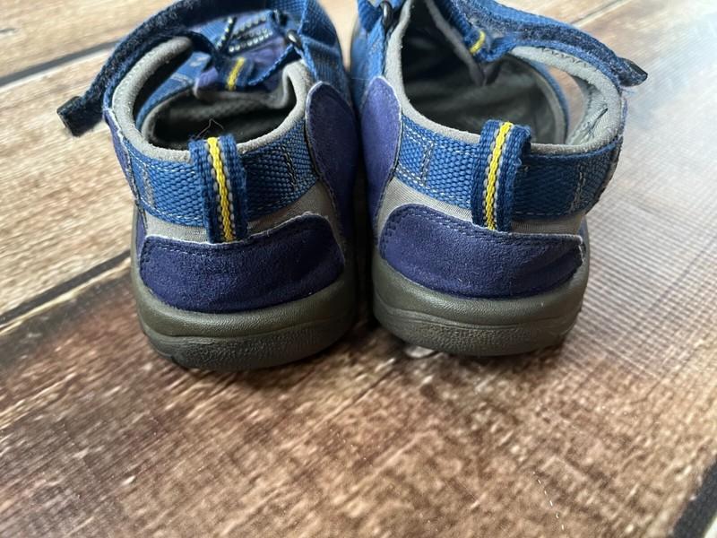 KEEN NEWPORT SANDALS BLUE BIG BOYS SIZE 4 EXCELLENT CONDITION