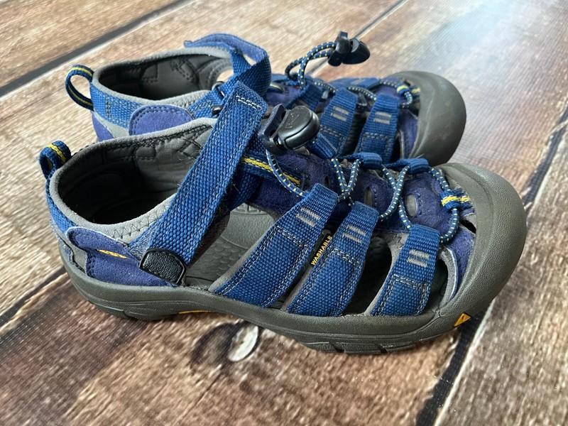 KEEN NEWPORT SANDALS BLUE BIG BOYS SIZE 4 EXCELLENT CONDITION