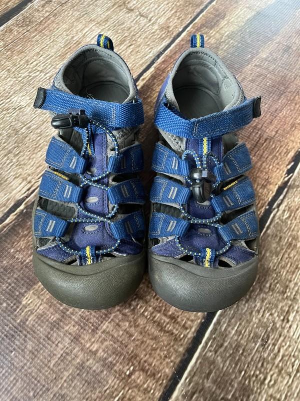 KEEN NEWPORT SANDALS BLUE BIG BOYS SIZE 4 EXCELLENT CONDITION