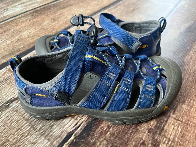 KEEN NEWPORT SANDALS BLUE BIG BOYS SIZE 4 EXCELLENT CONDITION