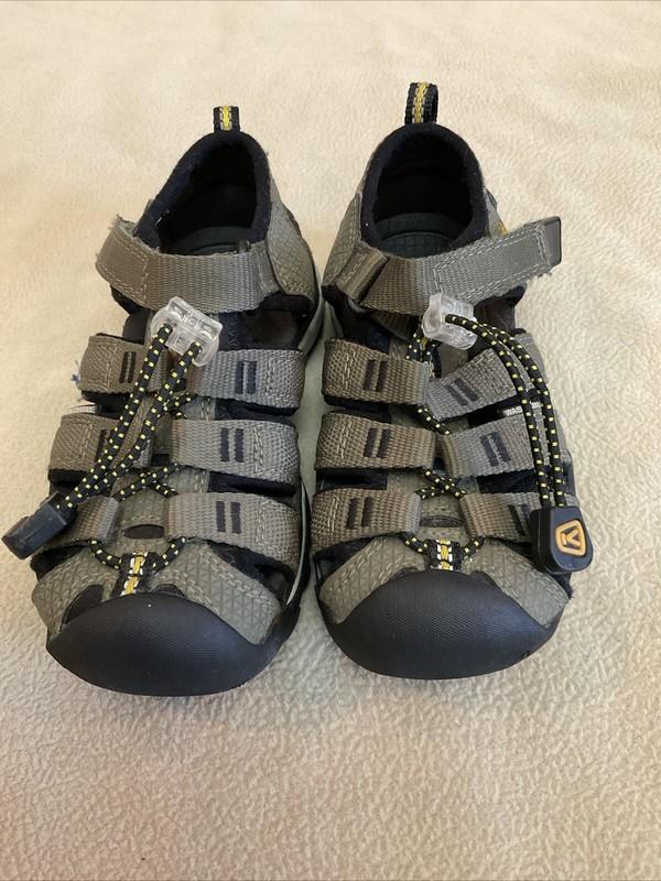 Keen Sandals 8 Toddler Summer Athletic Closed Toe Grey