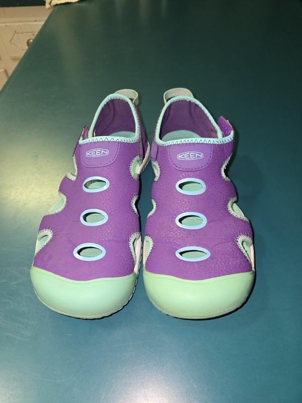 Keen Stingray Sandals Girls Size 5 Purple Waterproof Hook Loop