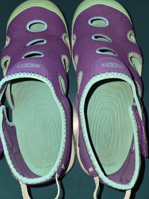 Keen Stingray Sandals Girls Size 5 Purple Waterproof Hook Loop