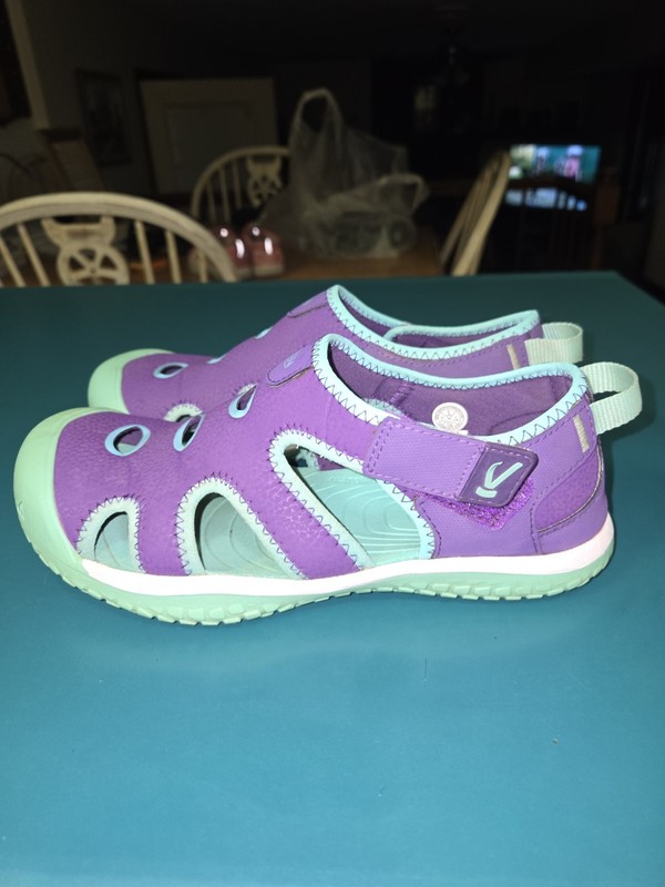 Keen Stingray Sandals Girls Size 5 Purple Waterproof Hook Loop