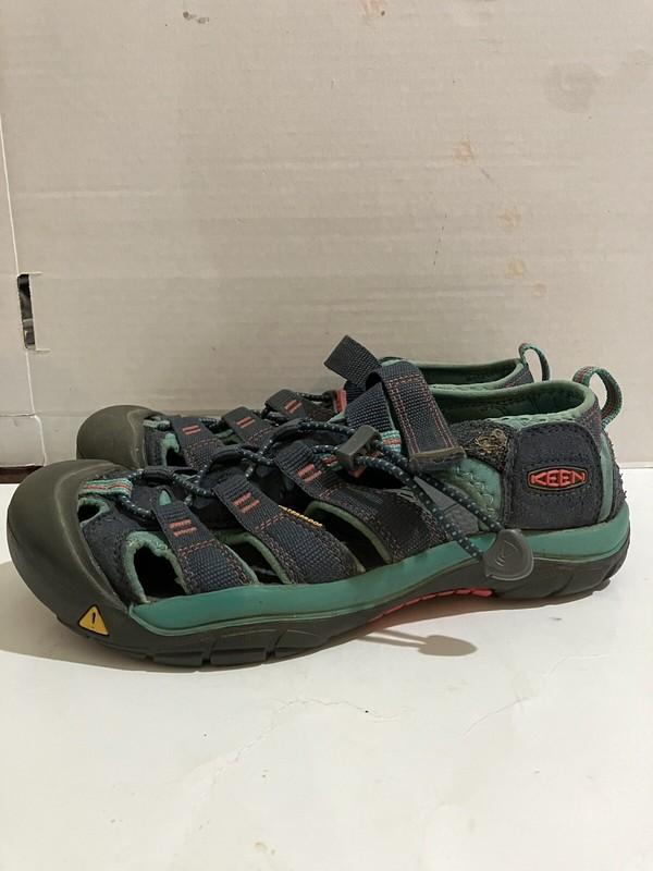 Keen Youth Big Kids Size 5 Teal Blue Pink Fisherman Waterproof Sandals