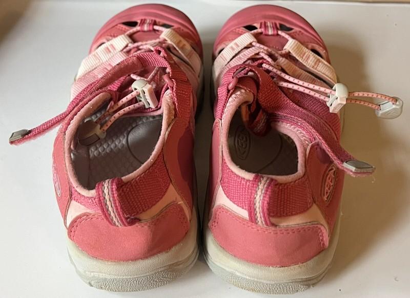 KEEN Youth Girls Newport H2 Pink Outdoors Sandals Size 5 US