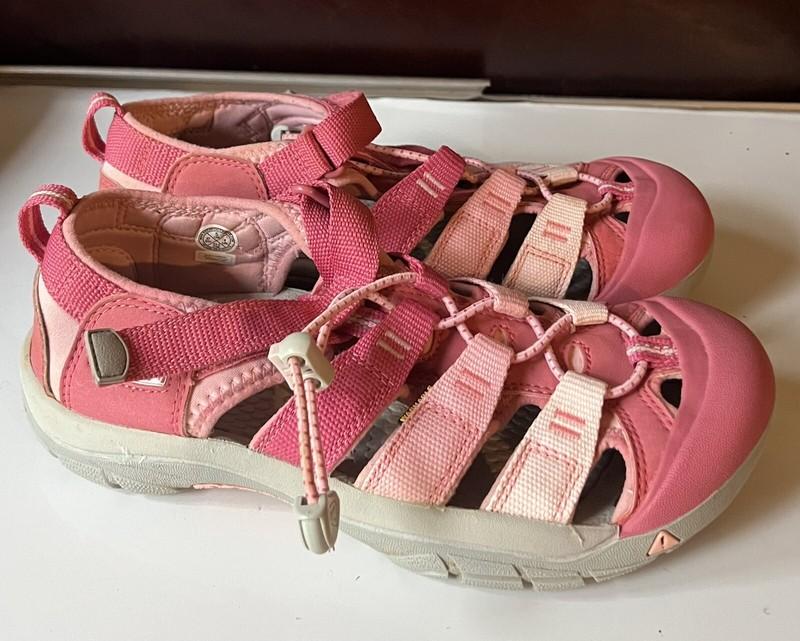 KEEN Youth Girls Newport H2 Pink Outdoors Sandals Size 5 US