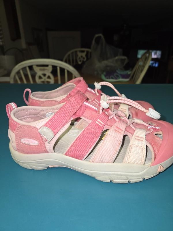 KEEN Youth Girls Newport H2 Pink Outdoors Sandals Size 5 US