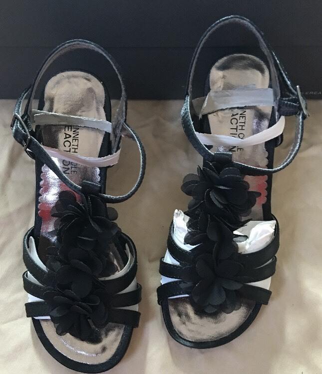 Kenneth Cole Face to Chase Girls Sandal Size 12.5 NIB. (44)