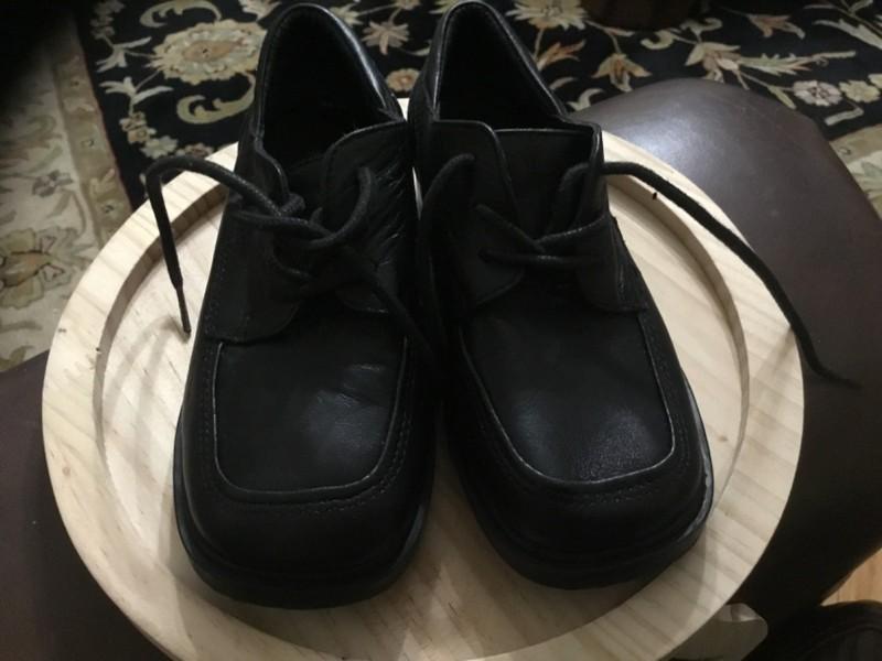 Kenneth Cole Reaction Young Boys 10.5M Black T Flex SR Leather Dress Shoes