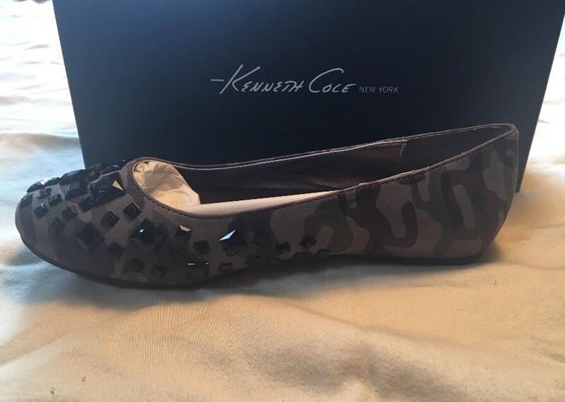 Kenneth Cole Roland Youth US 4 Gray Flats UK 3 1/2 EUR 34. (120)