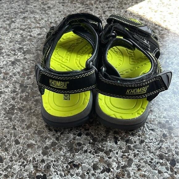 Khombu Boys River Sandals Size 3 Good Condition Green & Black Adjustable