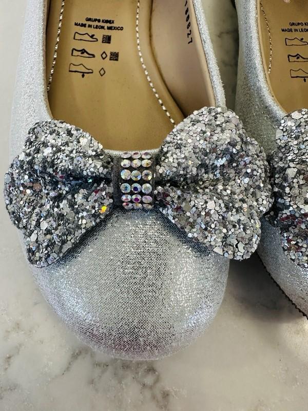 Kid Express Glittery Silver Dress Shoes With Bow Size 2.5 (girls)