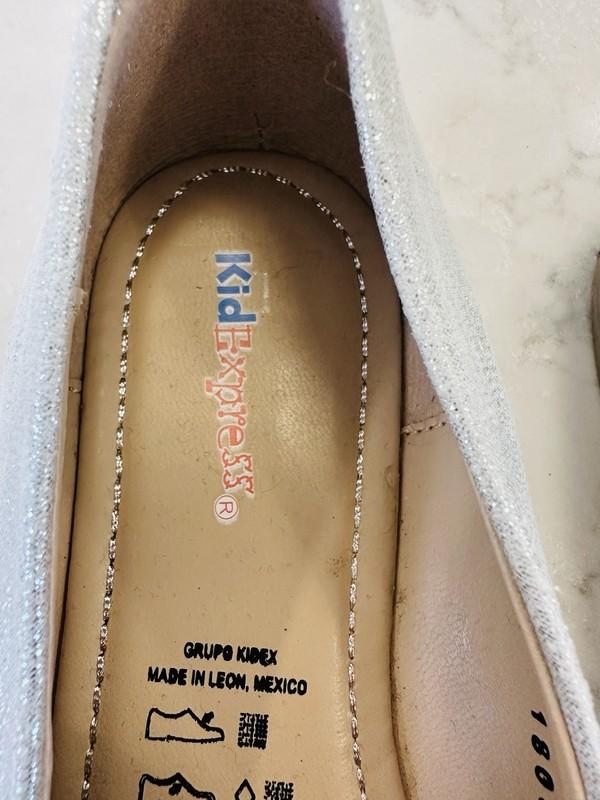 Kid Express Glittery Silver Dress Shoes With Bow Size 2.5 (girls)