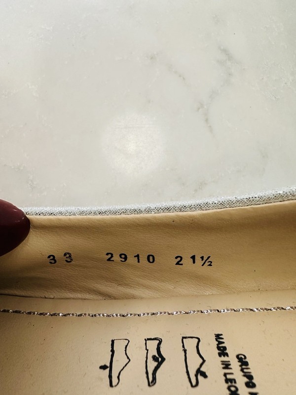 Kid Express Glittery Silver Dress Shoes With Bow Size 2.5 (girls)