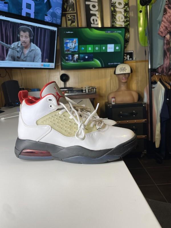 Kid's Air Jordan Jordan Maxin 200 Basketball Shoes 6.5Y