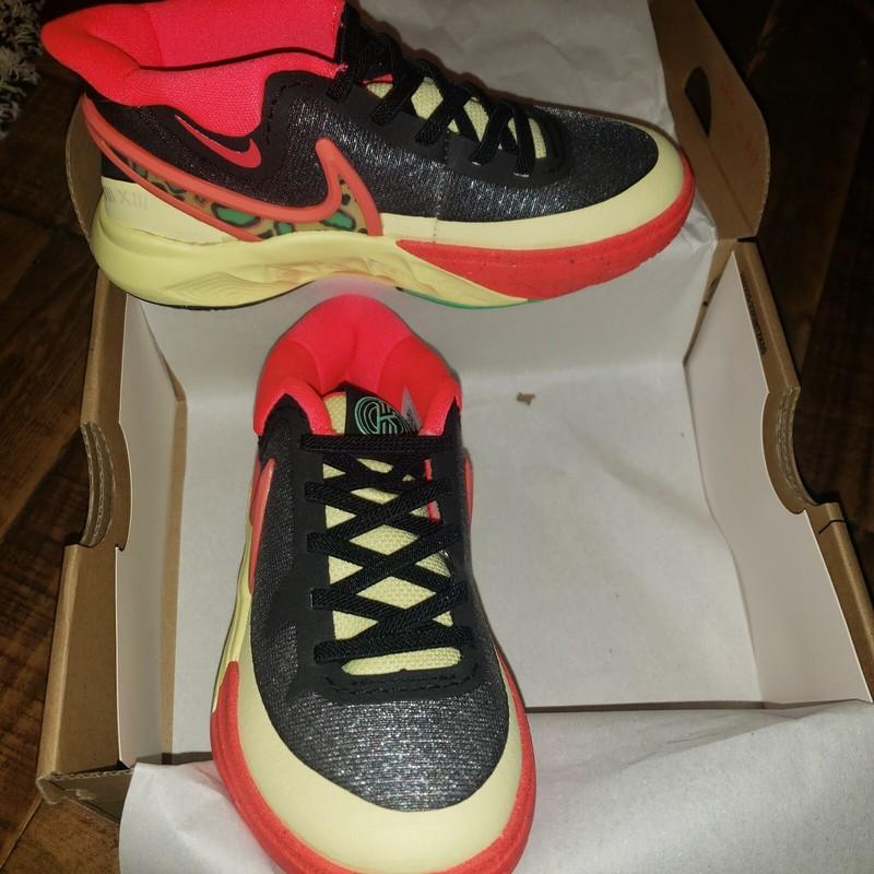 Kyrie 8 Go (PS) Black / Lemon Chiffon DQ8077-003 Youth Size 1.5Y