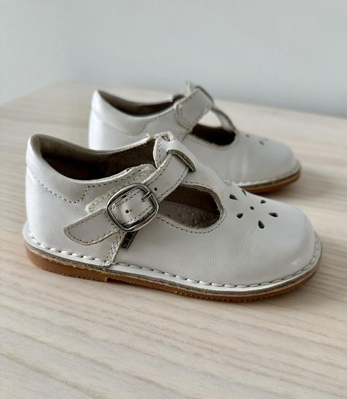 L'Amour Joy Classic Toddler Girl White Mary Jane Shoes Size 7