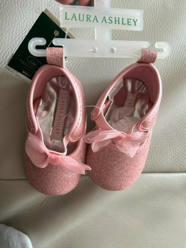 Laura Ashley Baby Pink Glitter Shimmer Maryjane Crib Shoes With Bow NWT Size 2