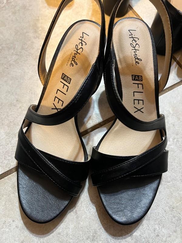 Lifestride Women's Mia Strappy Heeled Dress Sandal - Size 6.5