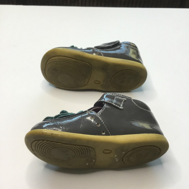 Livie & Luca Gray Blossom Shoes Size 7