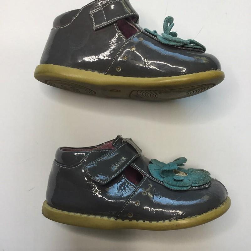 Livie & Luca Gray Blossom Shoes Size 7