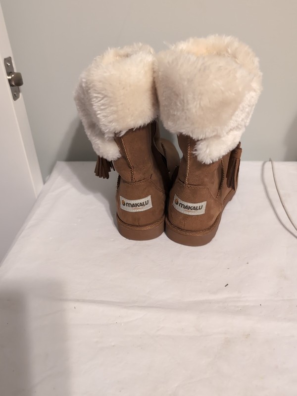 MAKALU CALIFORNIA GIRLS WINTER BOOTS COZY LAND FAUX FUR SIZE 3 BROWN - NICE COND