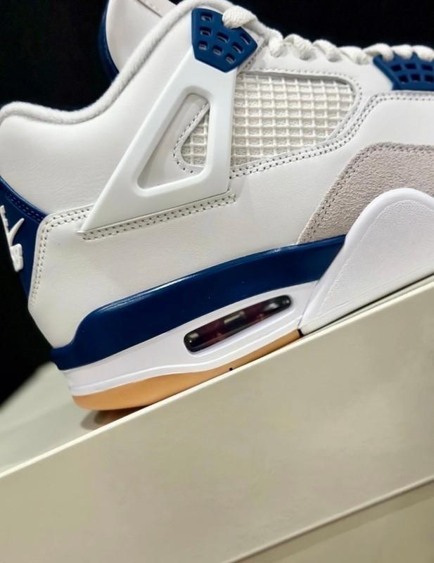 Man Nike SB X Jordan Air Jordan 4 "Navy" Mid-Top Basketball Shoes