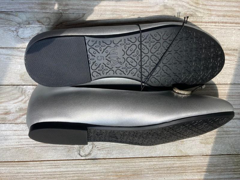 Mia Kids Little/Big Girl's Silver Flats Ballet Shoes Silver Metallic Bow Size 5