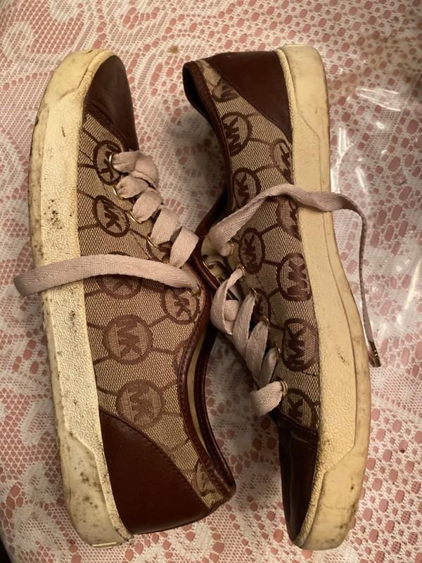 Michael Kors Womens/ Youth Size 7 1/2 M