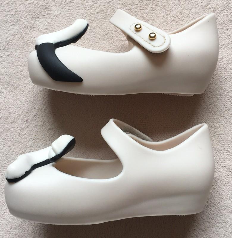 Mini Melissa Scented Mickey Mouse Heart Hands Shoes Sz 5 Toddler Scented NEW