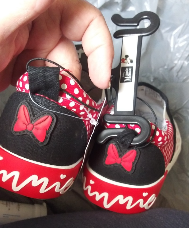 Minnie Mouse Disney Red White Twin Gore Slip On Shoes Size 4