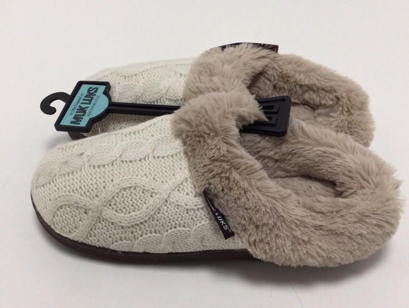 MUK LUKS Women's Suzanne Slippers Ivory And Wine/mocha Mousse Size M LOT OF 2