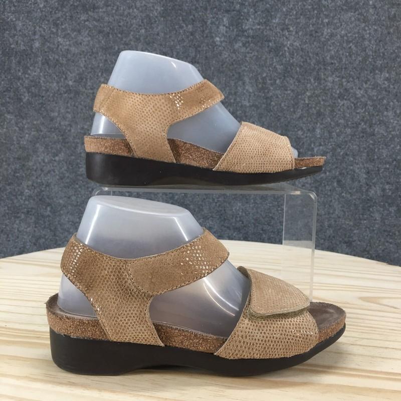 Munro American Sandals Youth 4 M Ankle Strap Beige Casual Comfort Wedge Heels
