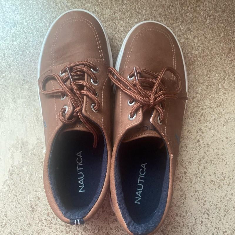Nautica Boys Casual Low Lace-Up Shoes Sneaker Tan Brown Size 2. Great Condition