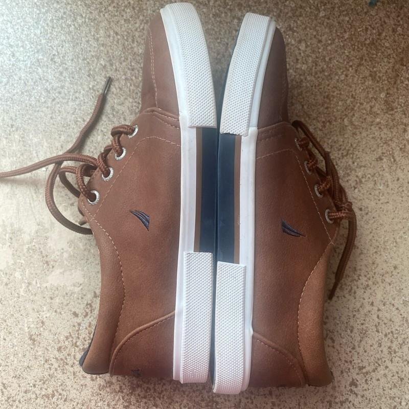 Nautica Boys Casual Low Lace-Up Shoes Sneaker Tan Brown Size 2. Great Condition