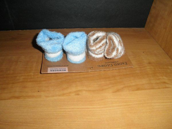 NEW(2 PAIRS) FADED GLORY NEWBORN BABY SOCKS (LIGHT BLUE WHITE) (BROWN WHITE)