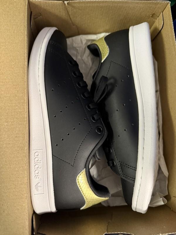 NEW Adidas ORIGINALS STAN SMITH J BLACK & GOLD SNEAKERS GY4254 SIZE US 4