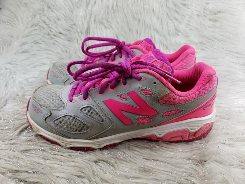 NEW BALANCE 680v3 KR680SAY Gray Pink Running Walking Shoes Size 7 / 40
