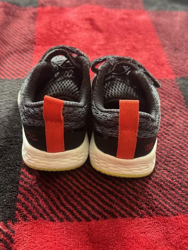 New Balance Fresh Foam Arishi Toddler Size 4 Shoes Sneakers Gray Green Hook Loop